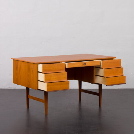 23125 Vintage Danish Teak Desk with 7 drawers-4 23125 Vintage Danish Teak Desk with 7 drawers-4