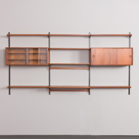 23130 Kao Kristiansen Dreiteilige Teakholz-Wandvitrine mit Schreibtischablage-4 23130 Kao Kristiansen Dreiteilige Teakholz-Wandvitrine mit Schreibtischablage-4