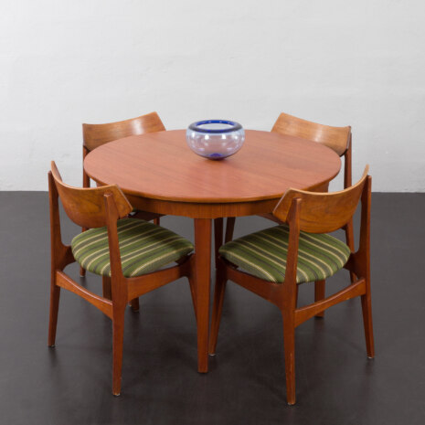 23153 08032023 Duński producent mebli. Stół jadalniany z dodatkowymi talerzami, drewno tekowe (3) 6352117-1 23153 08032023 Duński producent mebli. Stół jadalniany z dodatkowymi talerzami, drewno tekowe (3) 6352117-1