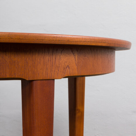 23153 08032023 Duński producent mebli. Stół jadalniany z dodatkowymi talerzami, drewno tekowe (3) 6352117-11 23153 08032023 Duński producent mebli. Stół jadalniany z dodatkowymi talerzami, drewno tekowe (3) 6352117-11