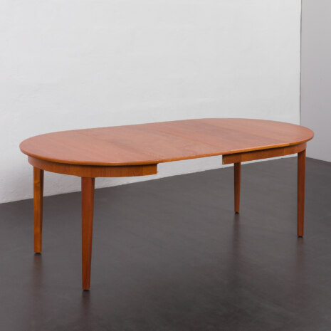 23153 08032023 Duński producent mebli. Stół do jadalni z dodatkowymi talerzami, drewno tekowe (3) 6352117-14 23153 08032023 Duński producent mebli. Stół do jadalni z dodatkowymi talerzami, drewno tekowe (3) 6352117-14