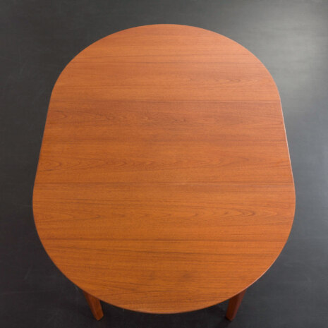 23153 08032023 Duński producent mebli. Stół do jadalni z dodatkowymi talerzami, drewno tekowe (3) 6352117-9 23153 08032023 Duński producent mebli. Stół do jadalni z dodatkowymi talerzami, drewno tekowe (3) 6352117-9