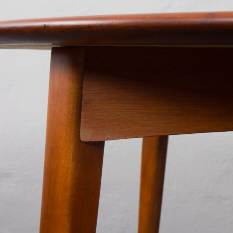 23206 Table de salle à manger ronde scandinave du milieu du siècle en teck avec 2 rallonges dans le style de Svend Aage Madsen, Danemark années 1960.-13 23206 Table de salle à manger ronde scandinave du milieu du siècle en teck avec 2 rallonges dans le style de Svend Aage Madsen, Danemark années 1960.-13