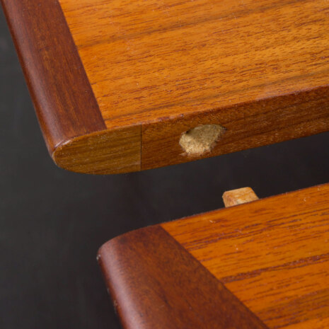 23206 Table de salle à manger ronde scandinave du milieu du siècle en teck avec 2 rallonges dans le style de Svend Aage Madsen, Danemark années 1960.-9 23206 Table de salle à manger ronde scandinave du milieu du siècle en teck avec 2 rallonges dans le style de Svend Aage Madsen, Danemark années 1960.-9