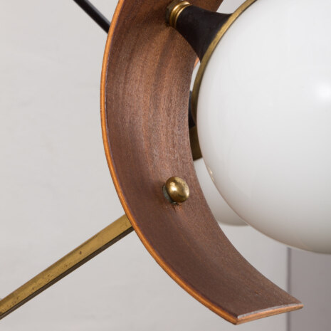 23157 Włoski żyrandol w stylu Silnovo z drewna tekowego i opalowego białego szkła, lata 1960-5 23157 Włoski żyrandol w stylu Silnovo z drewna tekowego i opalowego białego szkła, lata 1960-5