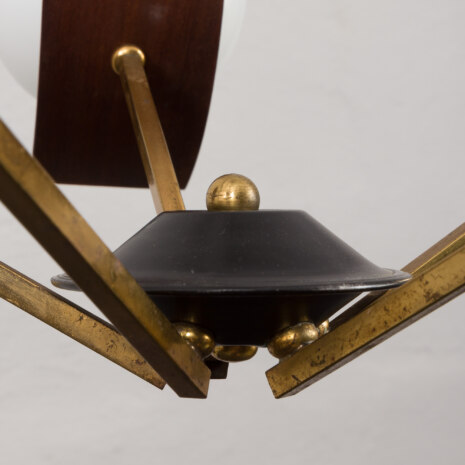 23157 Włoski żyrandol w stylu Silnovo z drewna tekowego i opalizującego białego szkła, lata 1960-7 23157 Włoski żyrandol w stylu Silnovo z drewna tekowego i opalizującego białego szkła, lata 1960-7