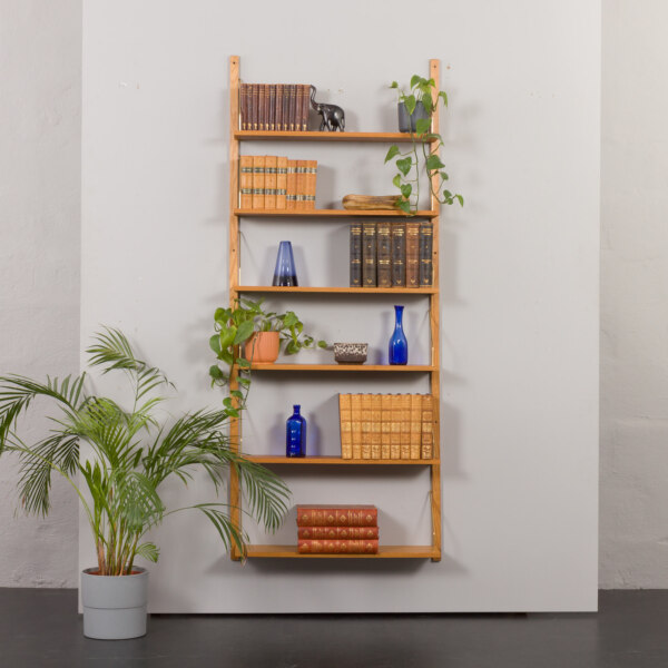 Set of 6 renovated Scandinavian shelves in oak in the style of Poul Cadovius