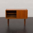 23276 Vintage duńska szafka z drewna tekowego z przesuwanymi drzwiami, lata 1960-7
