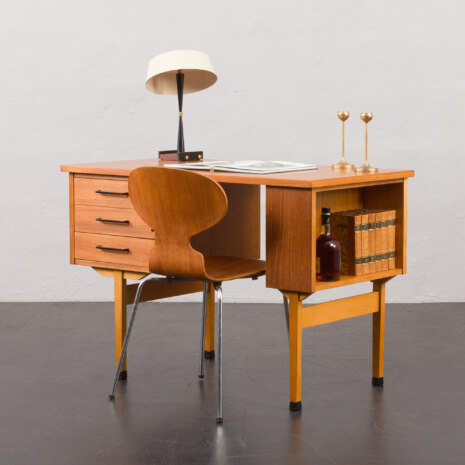 23150 Bureau scandinave autoportant en teck avec 3 tiroirs, Norvège 1960-2 23150 Bureau scandinave autoportant en teck avec 3 tiroirs, Norvège 1960-2