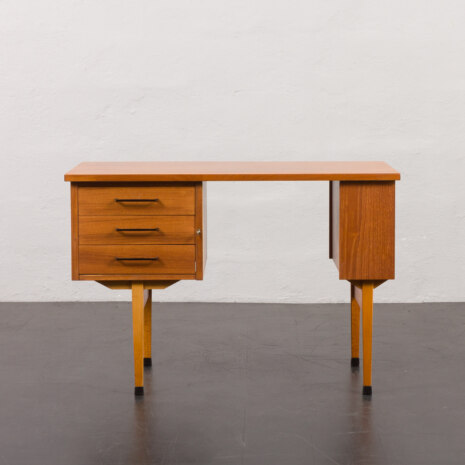 23150 Bureau scandinave autoportant en teck avec 3 tiroirs, Norvège 1960-5 23150 Bureau scandinave autoportant en teck avec 3 tiroirs, Norvège 1960-5