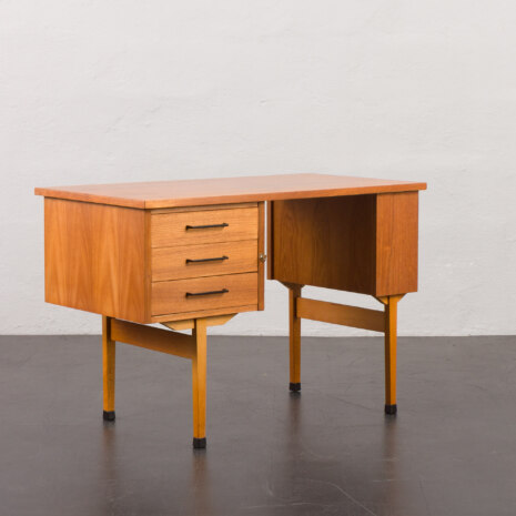 23150 Bureau scandinave autoportant en teck avec 3 tiroirs, Norvège 1960-6 23150 Bureau scandinave autoportant en teck avec 3 tiroirs, Norvège 1960-6