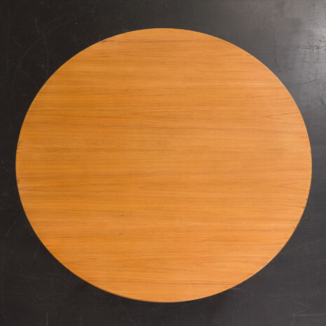 23190 Henning Kjærnulf. Okrągły stół z fornirowanego drewna tekowego z przedłużeniem, lata 1960-17 23190 Henning Kjærnulf. Okrągły stół z fornirowanego drewna tekowego z przedłużeniem, lata 1960-17