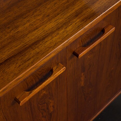 23326 Système d'étagères modulaires en bois de rose avec 5 armoires, unité murale à 3 travées par Kai Kristiansen, Danemark années 1960-11 23326 Système d'étagères modulaires en bois de rose avec 5 armoires, unité murale à 3 travées par Kai Kristiansen, Danemark années 1960-11