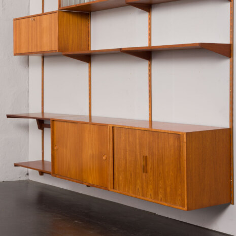 23331 Kai Kristiansen modular shelving system in teak w. 4 cabinets and 10 shelves-13 23331 Kai Kristiansen modular shelving system in teak w. 4 cabinets and 10 shelves-13