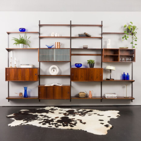 23327 Système d'étagères modulaires en bois de rose avec 5 armoires et 13 étagères, unité murale à 4 travées par Kai Kristiansen, Danemark, années 1960-1 23327 Système d'étagères modulaires en bois de rose avec 5 armoires et 13 étagères, unité murale à 4 travées par Kai Kristiansen, Danemark, années 1960-1