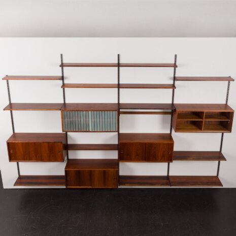 23327 Système d'étagères modulaires en bois de rose avec 5 armoires et 13 étagères, unité murale à 4 travées par Kai Kristiansen, Danemark, années 1960-12 23327 Système d'étagères modulaires en bois de rose avec 5 armoires et 13 étagères, unité murale à 4 travées par Kai Kristiansen, Danemark, années 1960-12