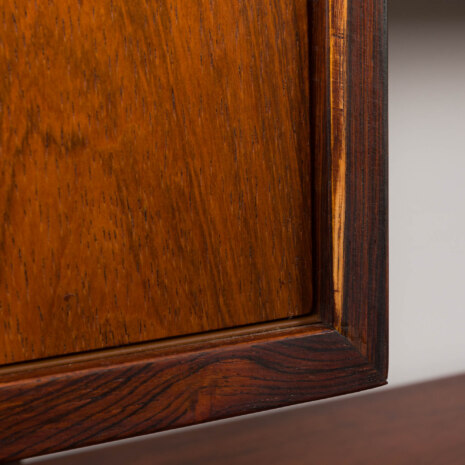 23327 Système d'étagères modulaires en bois de rose avec 5 armoires et 13 étagères, unité murale à 4 travées par Kai Kristiansen, Danemark, années 1960-18 23327 Système d'étagères modulaires en bois de rose avec 5 armoires et 13 étagères, unité murale à 4 travées par Kai Kristiansen, Danemark, années 1960-18