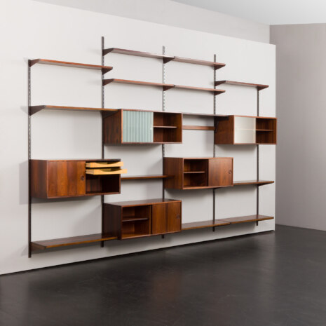 23327 Système d'étagères modulaires en bois de rose avec 5 armoires et 13 étagères, unité murale à 4 travées par Kai Kristiansen, Danemark, années 1960-3 23327 Système d'étagères modulaires en bois de rose avec 5 armoires et 13 étagères, unité murale à 4 travées par Kai Kristiansen, Danemark, années 1960-3