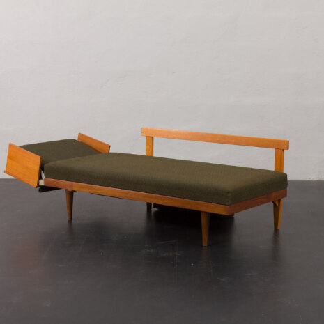 23386 Svane suit by Igmar Relling with two daybeds and a side table in original upholstery, Norway 1970s -A--10 23386 Svane suit by Igmar Relling with two daybeds and a side table in original upholstery, Norway 1970s -A--10