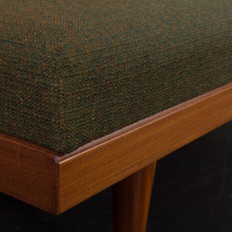 23386 Svane suit by Igmar Relling with two daybeds and a side table in original upholstery, Norway 1970s -B--16 23386 Svane suit by Igmar Relling with two daybeds and a side table in original upholstery, Norway 1970s -B--16