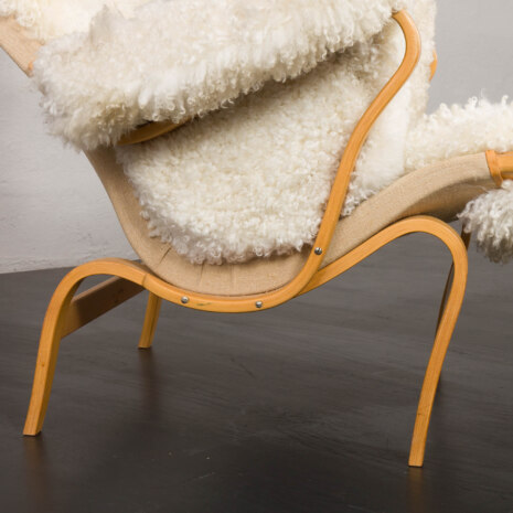 23536 Pernilla lounge chair with footstool by Bruno Mathsson in natural sheepskin-10 23536 Pernilla lounge chair with footstool by Bruno Mathsson in natural sheepskin-10