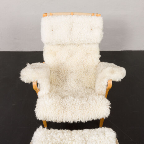 23536 Pernilla lounge chair with footstool by Bruno Mathsson in natural sheepskin-15 23536 Pernilla lounge chair with footstool by Bruno Mathsson in natural sheepskin-15