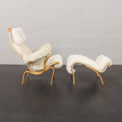 23536 Pernilla lounge chair with footstool by Bruno Mathsson in natural sheepskin-2 23536 Pernilla lounge chair with footstool by Bruno Mathsson in natural sheepskin-2