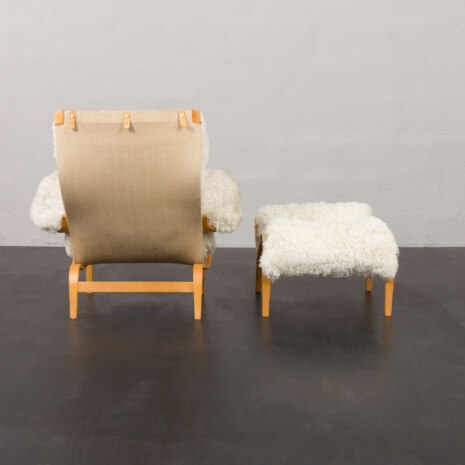 23536 Pernilla lounge chair with footstool by Bruno Mathsson in natural sheepskin-4 23536 Pernilla lounge chair with footstool by Bruno Mathsson in natural sheepskin-4