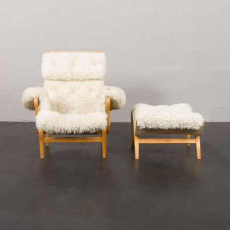 23536 Pernilla lounge chair with footstool by Bruno Mathsson in natural sheepskin-7 23536 Pernilla lounge chair with footstool by Bruno Mathsson in natural sheepskin-7