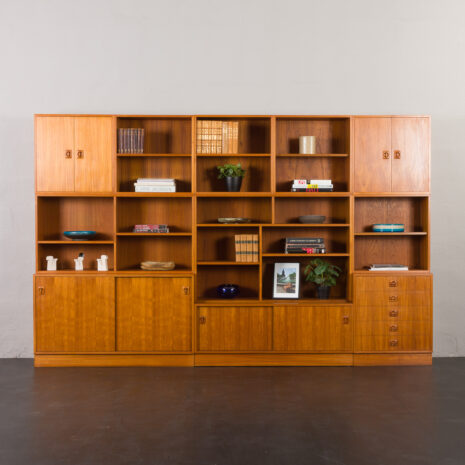 23538 Danish extra large mid century teak modular bookcase in the style of Borge Mogensen, 1970s-1 23538 Danish extra large mid century teak modular bookcase in the style of Borge Mogensen, 1970s-1