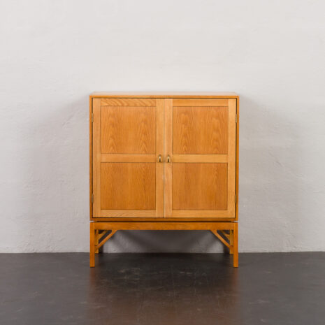 23541 Christen Hvidt solid oak cabinet for Soborg Mobelfabrik, Denmark 1970s-6 23541 Christen Hvidt solid oak cabinet for Soborg Mobelfabrik, Denmark 1970s-6