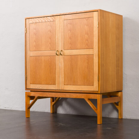 23541 Christen Hvidt solid oak cabinet for Soborg Mobelfabrik, Denmark 1970s-7 23541 Christen Hvidt solid oak cabinet for Soborg Mobelfabrik, Denmark 1970s-7