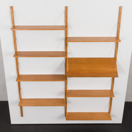 23561 Mid century ucycled wall unit with expository shelf in the style of Poul Cadovius.-5 23561 Mid century ucycled wall unit with expository shelf in the style of Poul Cadovius.-5
