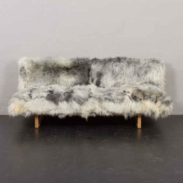 Dębowa sofa w tapicerce z długowłosej wełny owczej, proj. Børge Mogensen dla Fredericia Stolenfabrik, Dania lata 60.