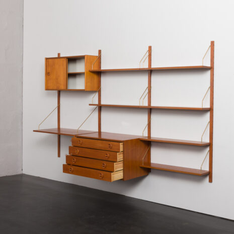 24009 Preben Sorensen three bay teak wallunit -5 24009 Preben Sorensen three bay teak wallunit -5