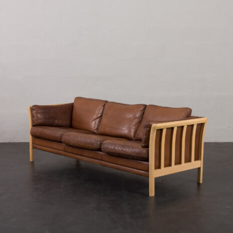 24035 Mogens Hansen three seater sofa in brown aniline leather and beech wood, 1970s-4 24035 Mogens Hansen three seater sofa in brown aniline leather and beech wood, 1970s-4