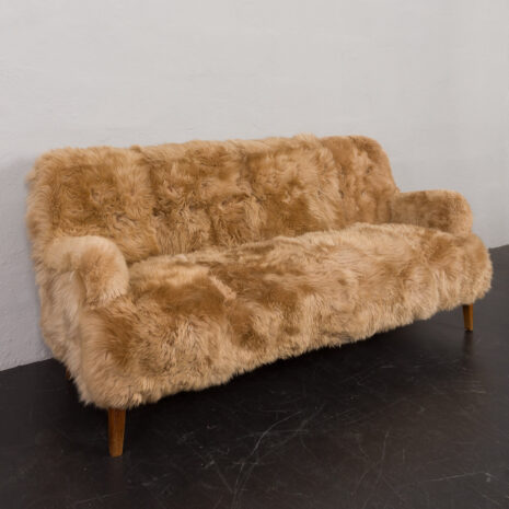 23161 08032023 Peter Hvidt & Orla Mølgaard-Nielsen for Fritz Hansen. Tre-pers. sofa, model _1747_ 6351438-11 23161 08032023 Peter Hvidt & Orla Mølgaard-Nielsen for Fritz Hansen. Tre-pers. sofa, model _1747_ 6351438-11