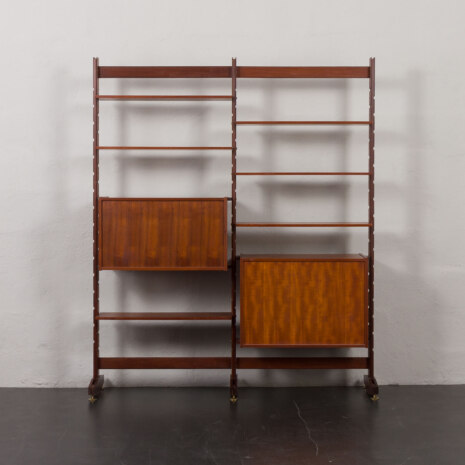 24065 Italian freestanding two bay teak-mahogany wall unit -24.jpg-25 Unité murale ou séparateur de pièce autonome d'Ico Parisi, Italie, années 1960