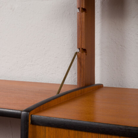 24095 Élément mural Ergo à trois travées en teck avec bords noirs par John Texmon et Einar Blindheim, Norvège 1960-12 24095 Élément mural Ergo à trois travées en teck avec bords noirs par John Texmon et Einar Blindheim, Norvège 1960-12