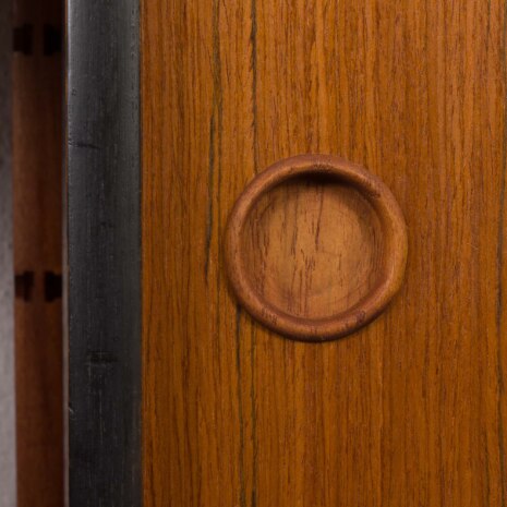 24095 Élément mural Ergo à trois travées en teck avec bords noirs par John Texmon et Einar Blindheim, Norvège 1960-13 24095 Élément mural Ergo à trois travées en teck avec bords noirs par John Texmon et Einar Blindheim, Norvège 1960-13