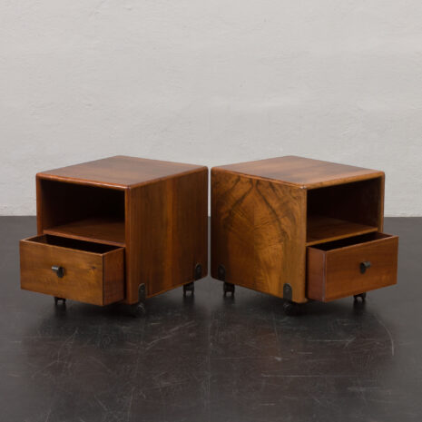 24139 Fabio Lenci a pair of walnut nightstands-4 24139 Fabio Lenci a pair of walnut nightstands-4