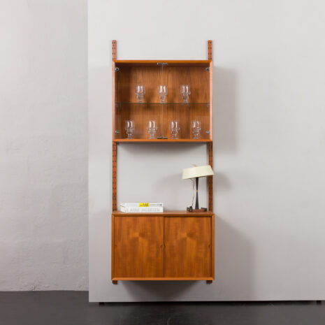 24142 Poul Cadovius meuble mural en teck à un compartiment-1 Poul Cadovius, meuble mural en teck à un compartiment, Danemark, années 1960