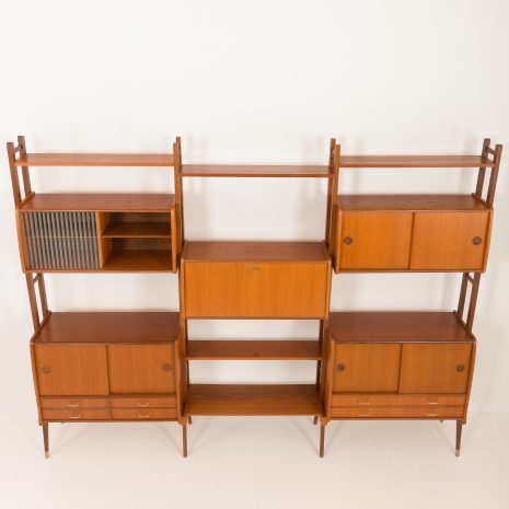 24224 Norweska wolnostojąca szafka wisząca z trzema szafkami z drewna tekowego-13 24224 Norweska wolnostojąca szafka wisząca z trzema szafkami z drewna tekowego-13