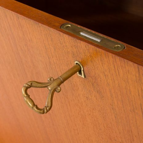 24224 Norweska wolnostojąca szafka wisząca z trzema szafkami z drewna tekowego-18 24224 Norweska wolnostojąca szafka wisząca z trzema szafkami z drewna tekowego-18