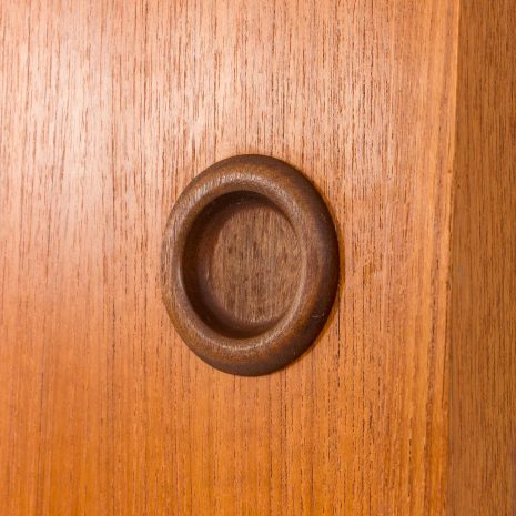 24224 Norweska wolnostojąca szafka wisząca z trzema szafkami z drewna tekowego-21 24224 Norweska wolnostojąca szafka wisząca z trzema szafkami z drewna tekowego-21