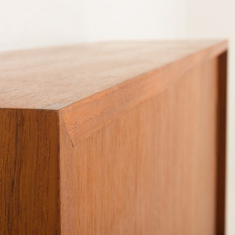 24231 Small Danish teak sideboard by Hundevad, 1960s-13 24231 Small Danish teak sideboard by Hundevad, 1960s-13