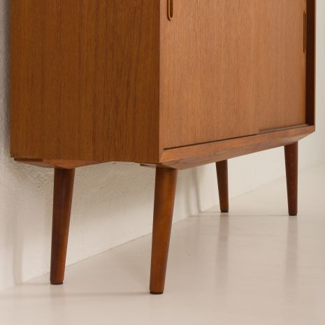 24231 Small Danish teak sideboard by Hundevad, 1960s-14 24231 Small Danish teak sideboard by Hundevad, 1960s-14