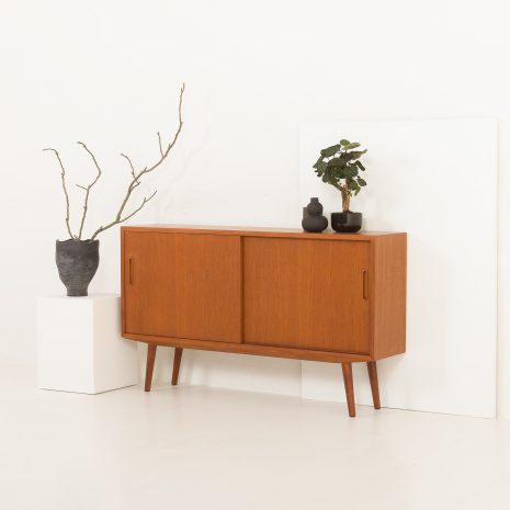 24231 Small Danish teak sideboard by Hundevad, 1960s-2 24231 Small Danish teak sideboard by Hundevad, 1960s-2