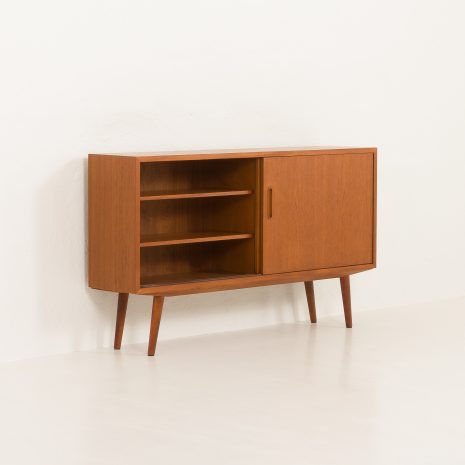 24231 Small Danish teak sideboard by Hundevad, 1960s-5 24231 Small Danish teak sideboard by Hundevad, 1960s-5