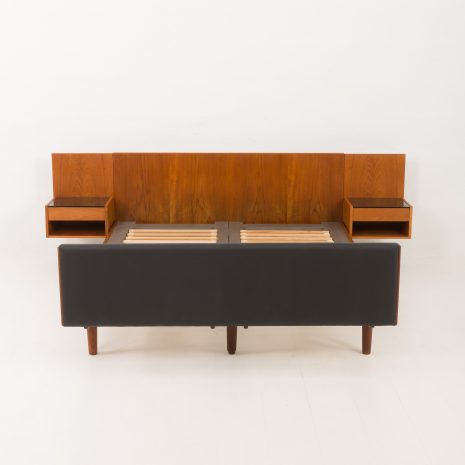 24130 Hans J. Wegner double bed in teak and leather for Getama, 1950s-3 24130 Hans J. Wegner double bed in teak and leather for Getama, 1950s-3